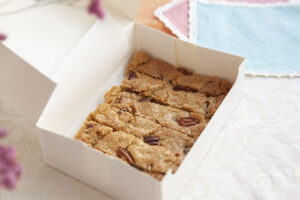 Blondie de chocolate blanco con nueces pecanas